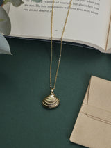Gold Scallop Shell Pendant Necklace - TOSSIDO