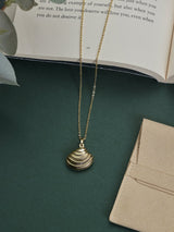 Gold Scallop Shell Pendant Necklace - TOSSIDO