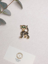 Gold Striped Kitten Brooch - TOSSIDO