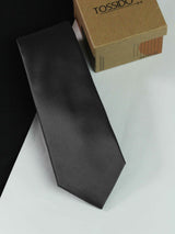 Grey solid necktie in woven microfiber, flat lay