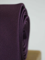 Mauve solid necktie in woven microfiber, tied view