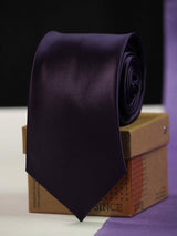 Purple solid necktie in woven microfiber, close-up