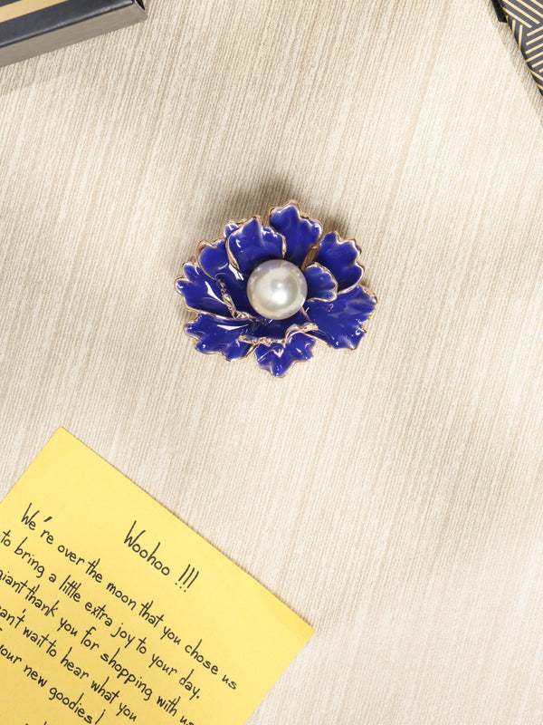 Pearl in Flower Brooch