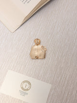 Woman Advocate Brooch - TOSSIDO