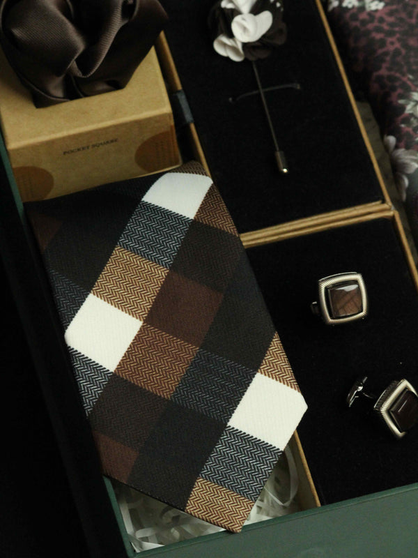 "Elevate Your Style: Men's Giftbox with Fashionable Accoutrements"