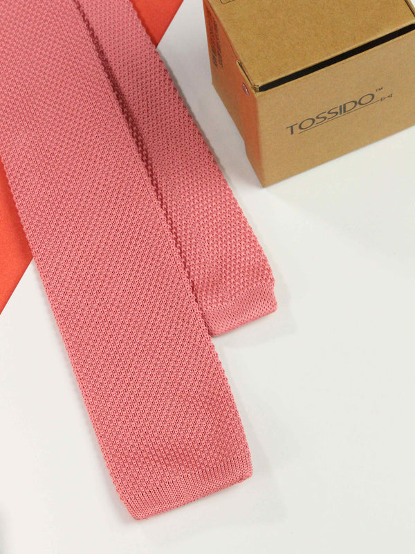 Pink Solid Knitted Necktie