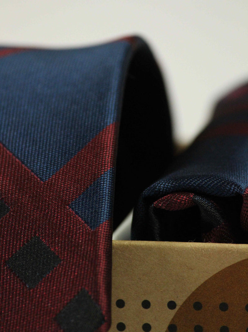 Blue & Maroon Check Necktie & Pocket Square Giftset