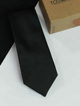 Ash Black solid necktie in woven microfiber, flat lay