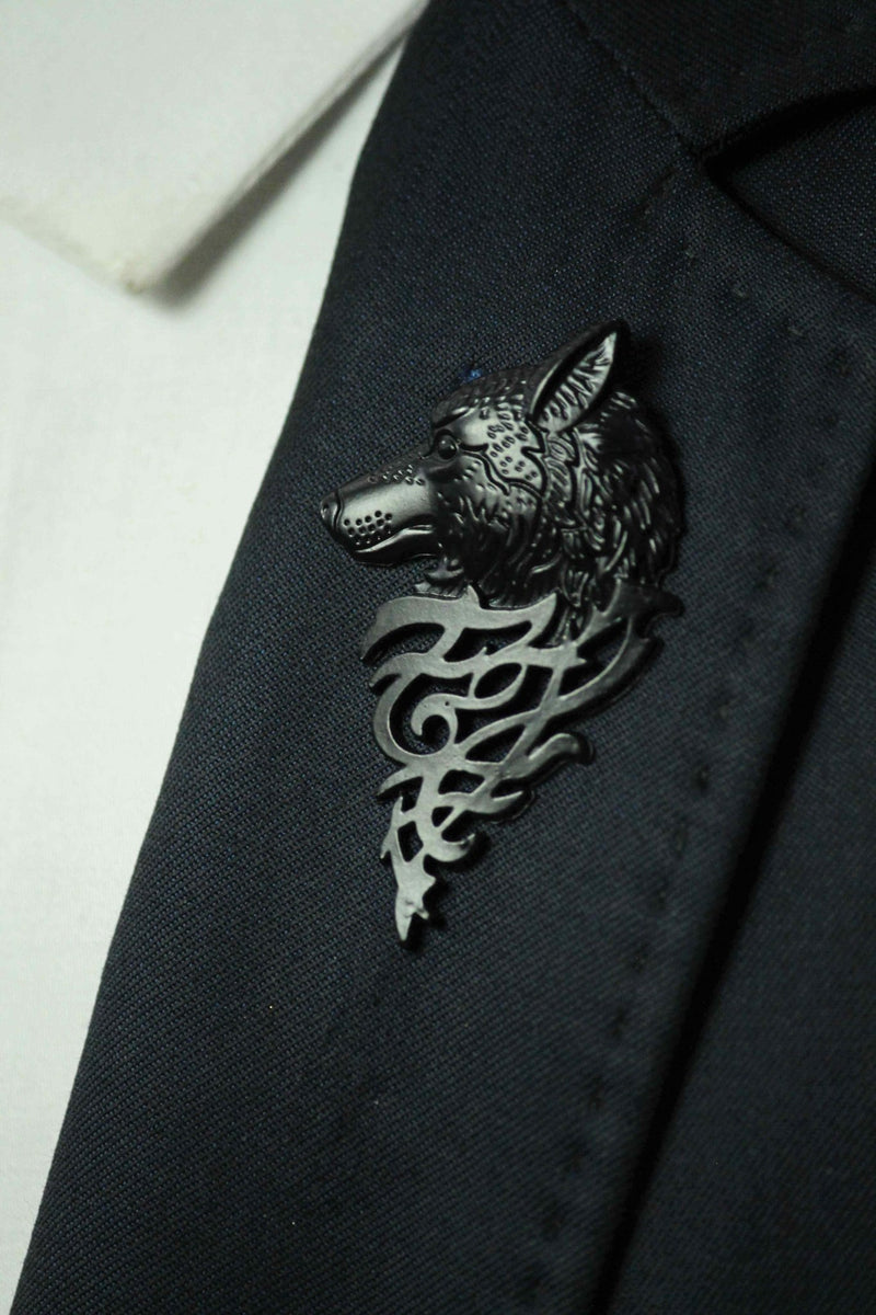 Black Metal Wolf Brooch - TOSSIDO