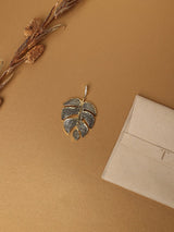 Black Monstera Leaf Pendant - TOSSIDO