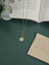 White Daisy Pendant Necklace - TOSSIDO