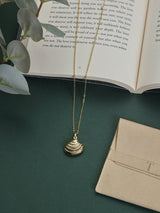Gold Scallop Shell Pendant Necklace - TOSSIDO