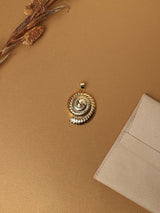 Gold Seashell Pendant - TOSSIDO