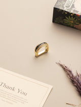 Golden Onyx Pavé Necktie Ring - TOSSIDO