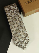 Grey geometric necktie in woven microfiber, close-up