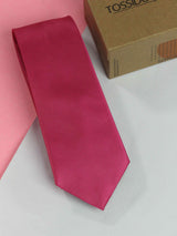 Hot Pink solid necktie in woven microfiber, close-up