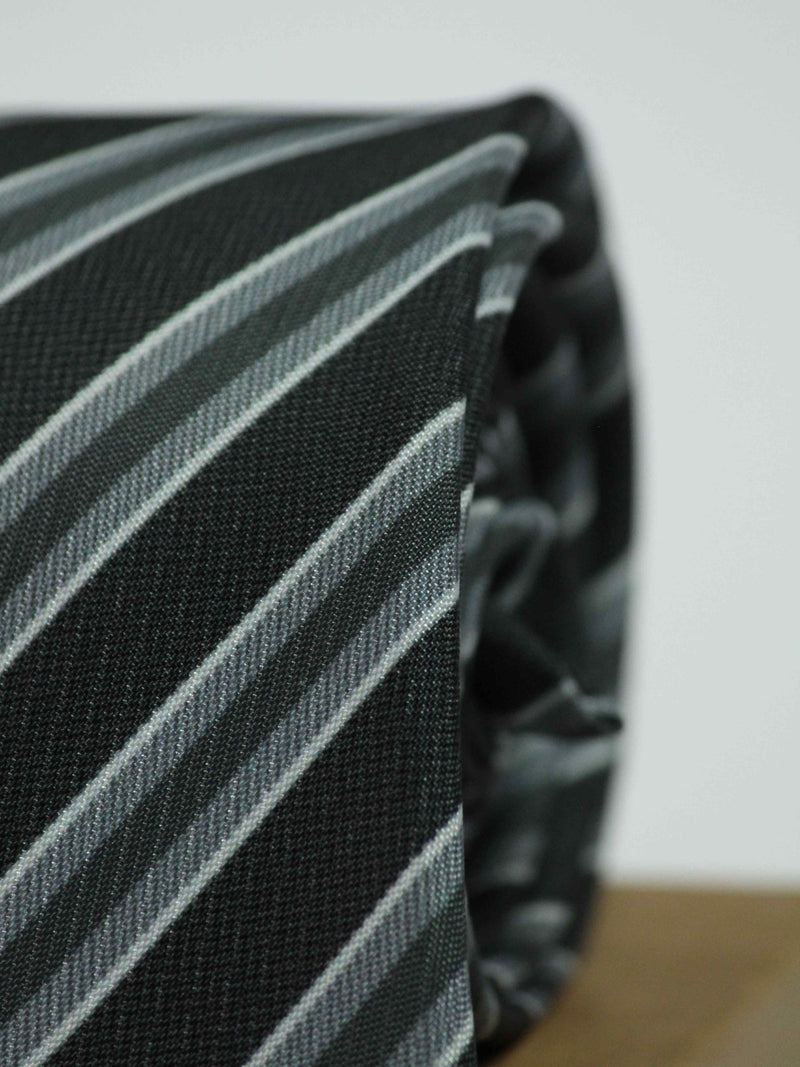 Line On Necktie - TOSSIDO