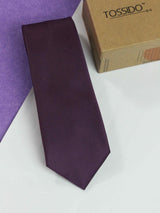 Mauve solid necktie in woven microfiber, flat lay