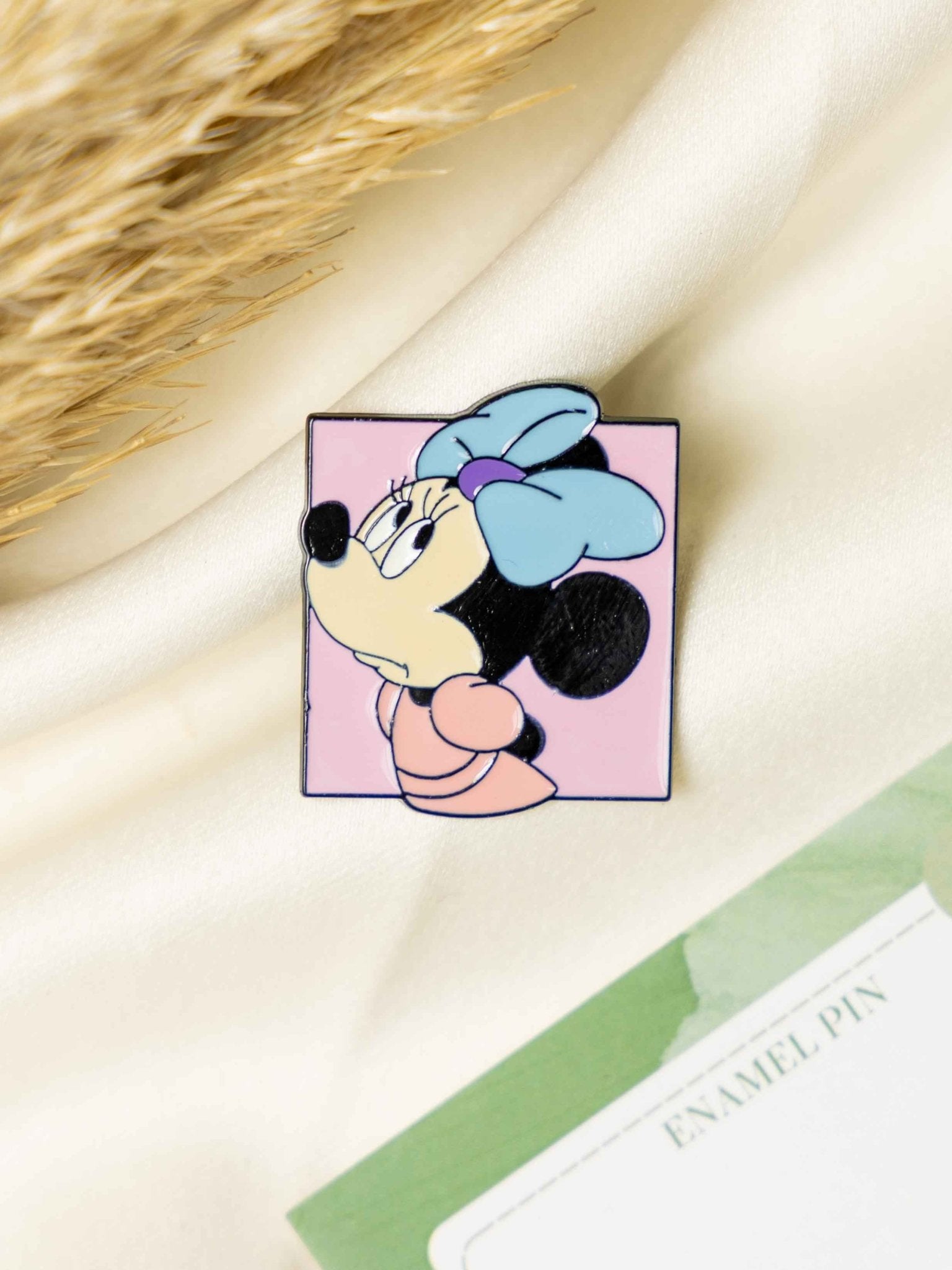 Minnie Mouse Enamel Pin