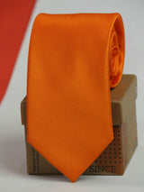 Orange solid necktie in woven microfiber, close-up
