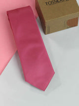 Pink solid necktie in woven microfiber, flat lay