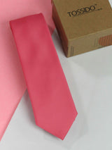 Pink solid necktie in woven microfiber, flat lay