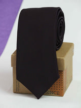 Purple solid necktie in woven microfiber, close-up