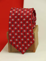 Red geometric necktie in woven microfiber, flat lay