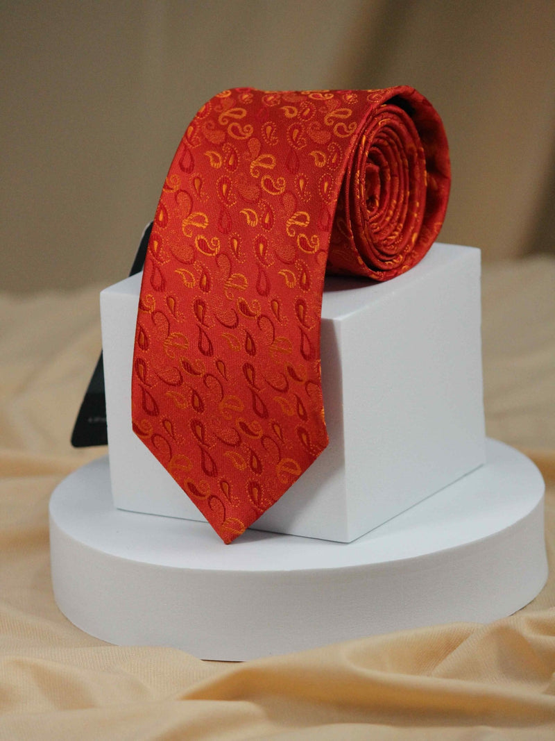 Red Paisley Necktie - TOSSIDO