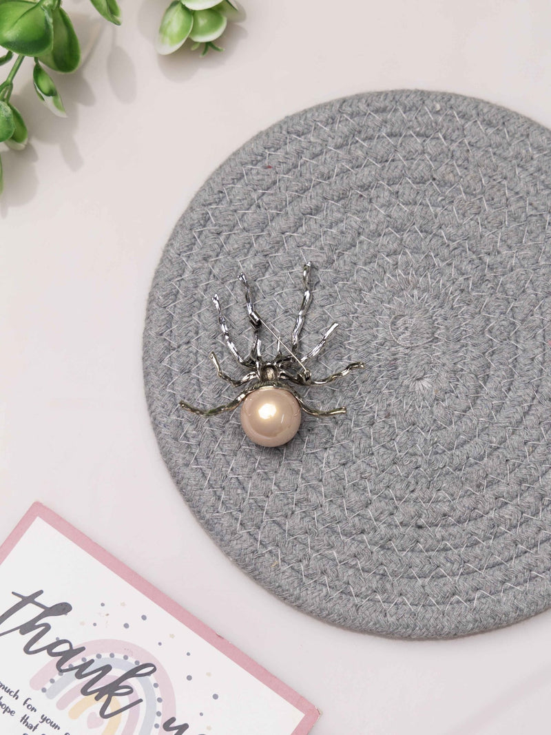 Regal Pearl Spider Brooch - TOSSIDO