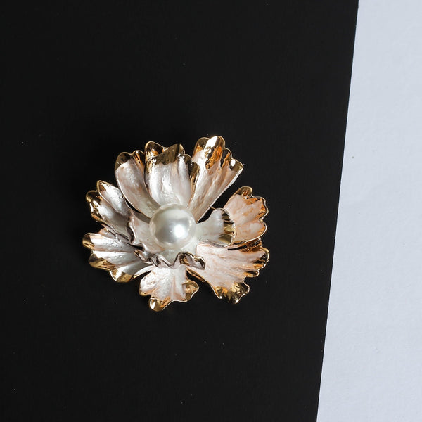 White Flower Brooch - TOSSIDO