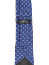 Blue geometric necktie in printed microfiber, knot detail