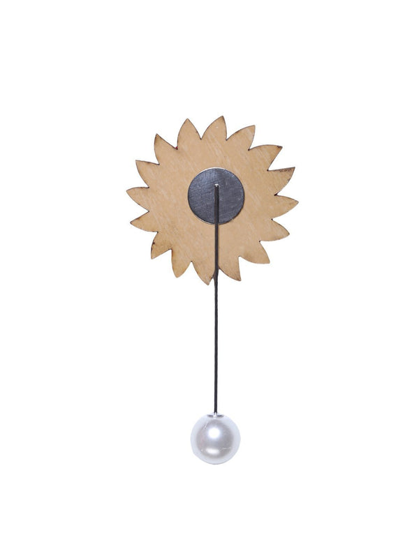 Unconventional Red Lapel Pin - TOSSIDO